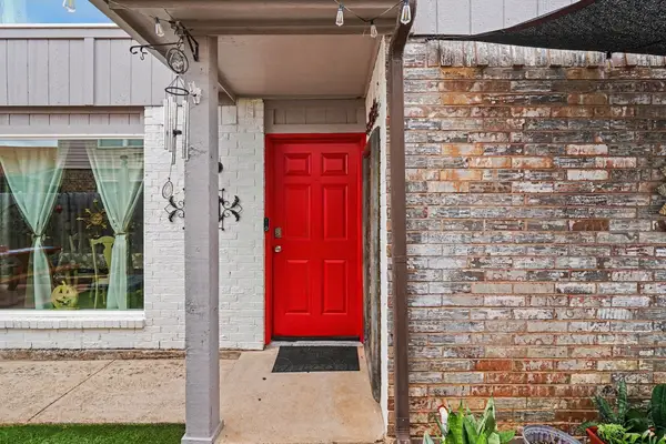6747 S Creek Drive, Fort Worth, TX 76133
