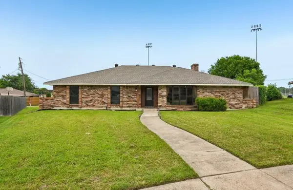 813 Oakbluff Drive, Lancaster, TX 75146