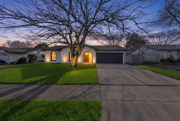 521 Ann Lois Lane, Burleson, TX 76028