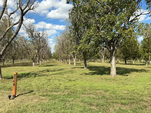 3140 E Landings S, Granbury, TX 76049