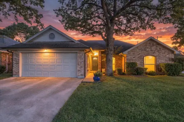 1027 Hunter Ridge Drive, Arlington, TX 76013