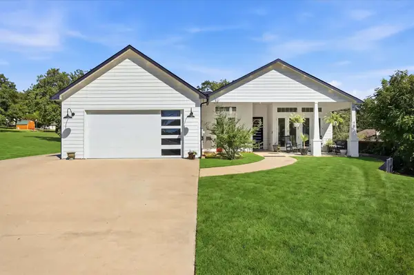 109 Bowie Drive, Lake Kiowa, TX 76240