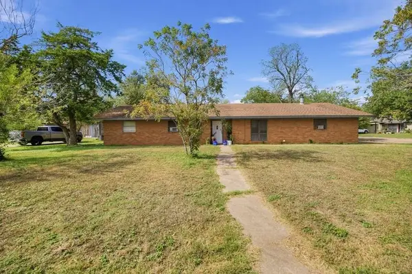 110 Cheyenne, Elm Mott, TX 76640