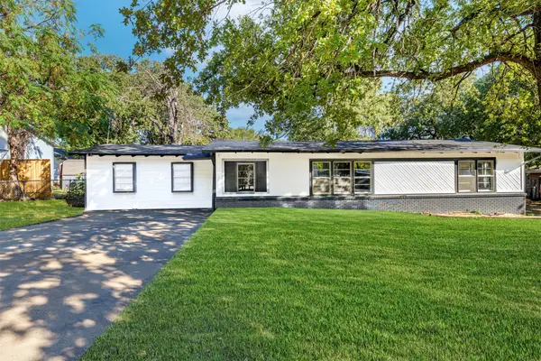 1005 Poe Street, Azle, TX 76020
