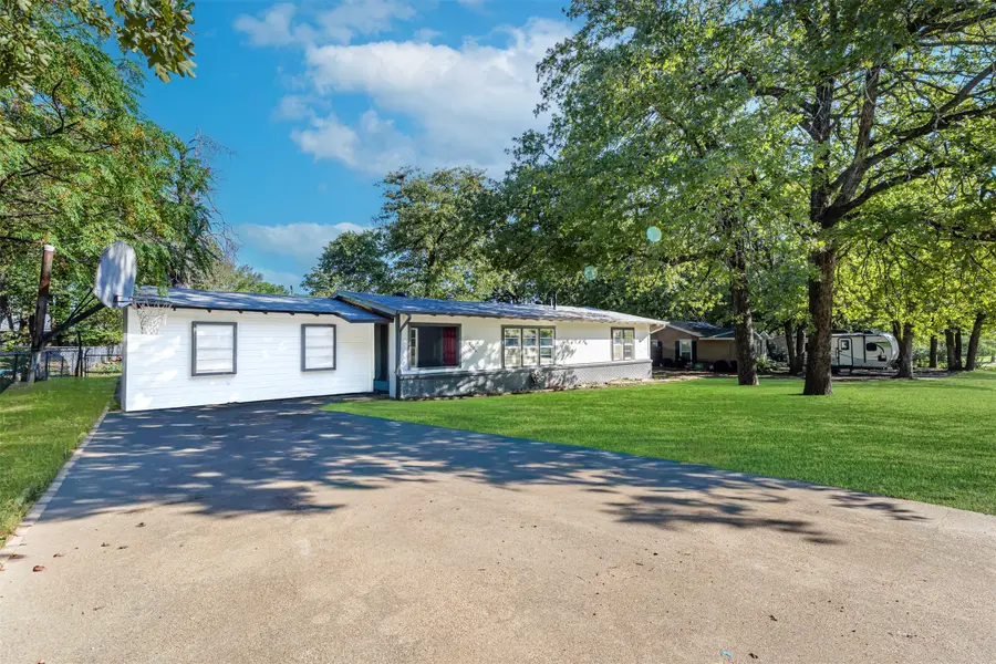 1005 Poe Street, Azle, TX 76020 - #2
