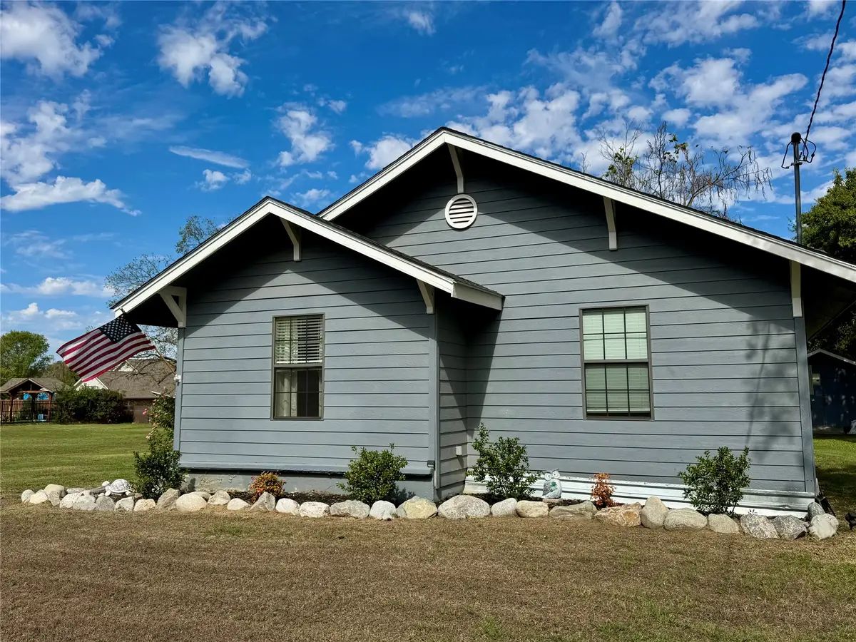 205 E Cardinal Street, Ector, TX 75439 - #1