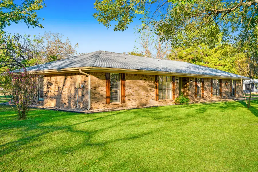 510 W Division, Blossom, TX 75416 - #2