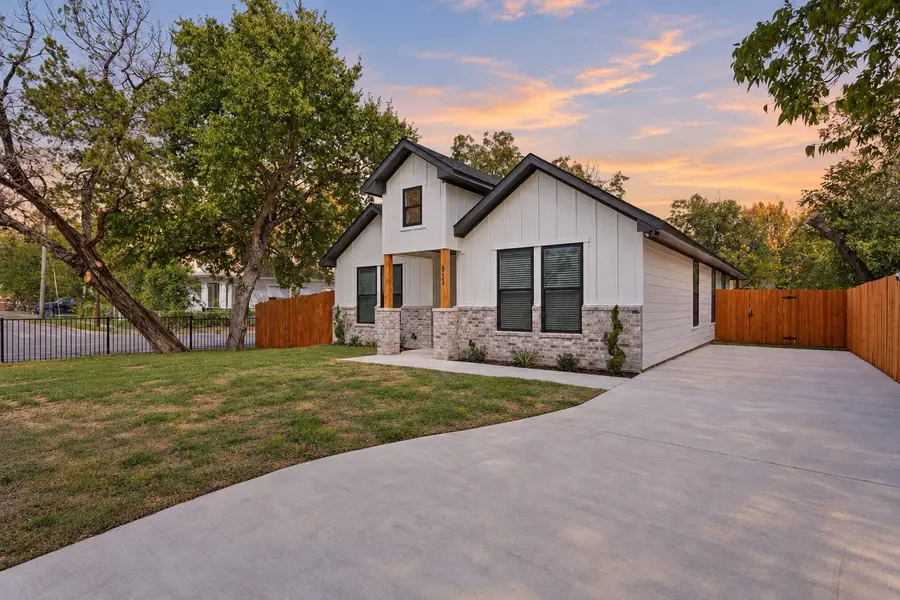 933 N 12th Street, Waco, TX 76707 - #2