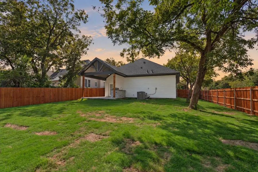933 N 12th Street, Waco, TX 76707 - #3