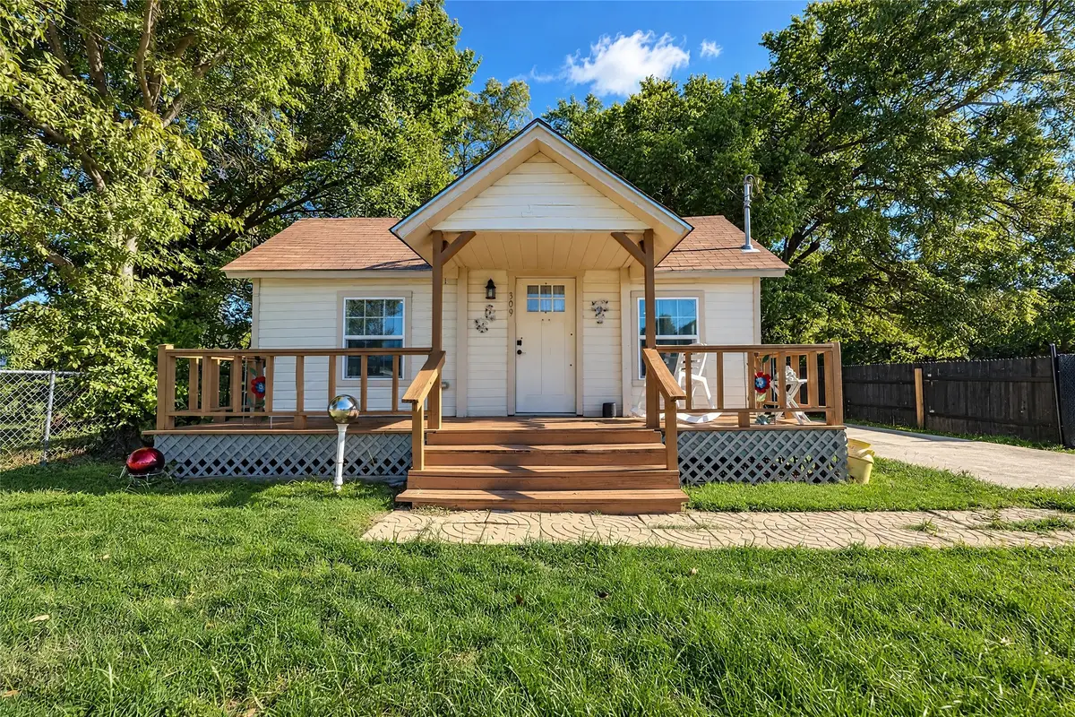 309 E Wilbarger Street, Bowie, TX 76230 - #1