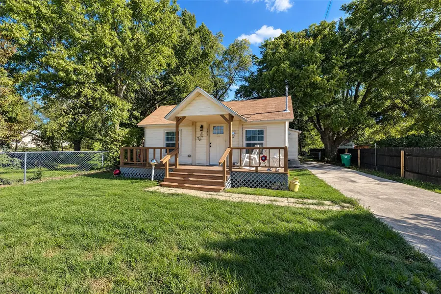 309 E Wilbarger Street, Bowie, TX 76230 - #2