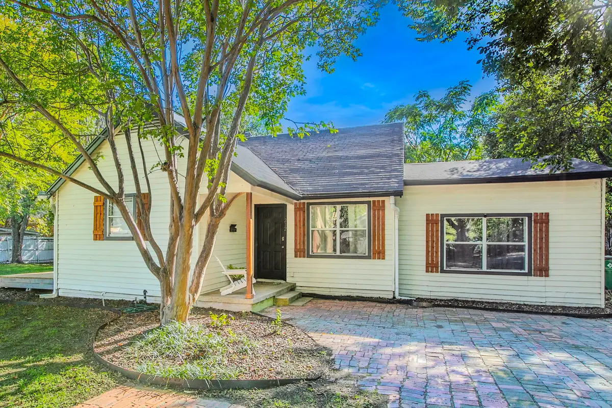 212 Penn Street, Waxahachie, TX 75165 - #1