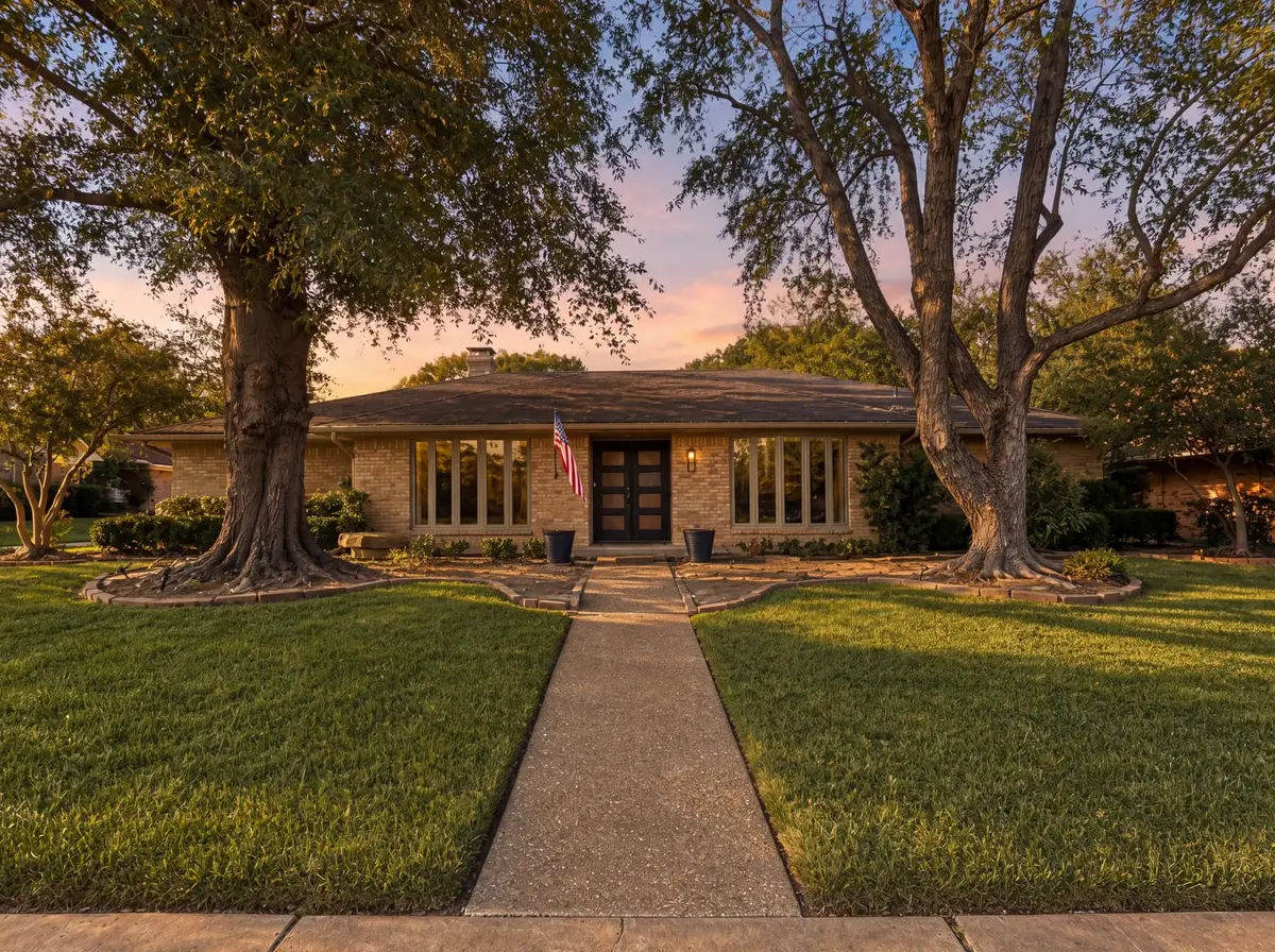 705 Rochelle Boulevard, Irving, TX 75062 - #1