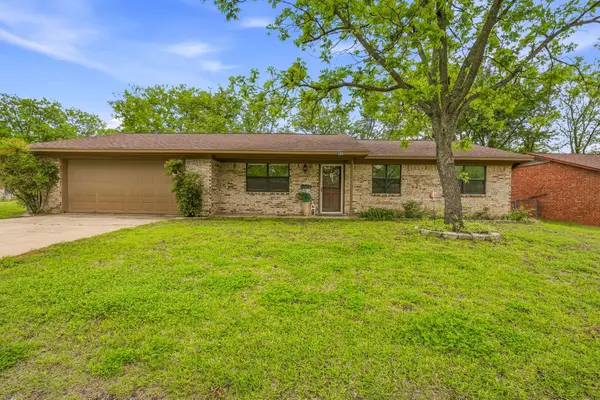 200 E Plum Avenue, De Leon, TX 76444