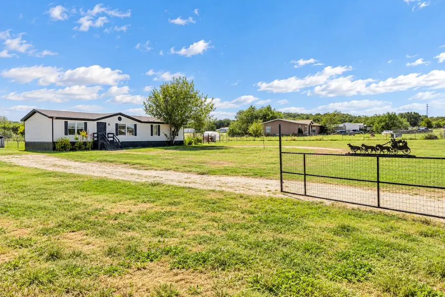 134 Valley Meadows Drive, Springtown, TX 76082 - #2