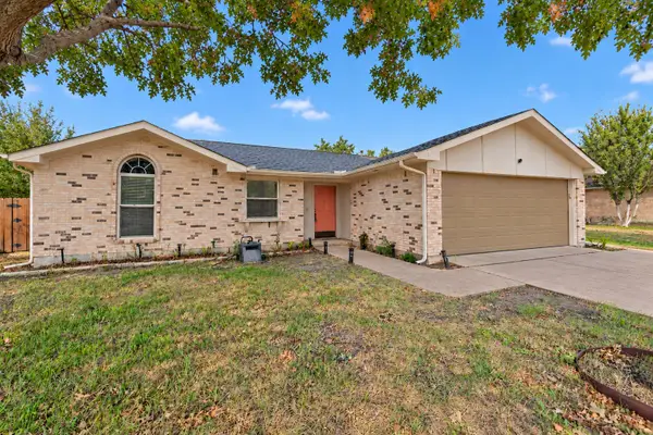 907 Crest Park Drive, Garland, TX 75042