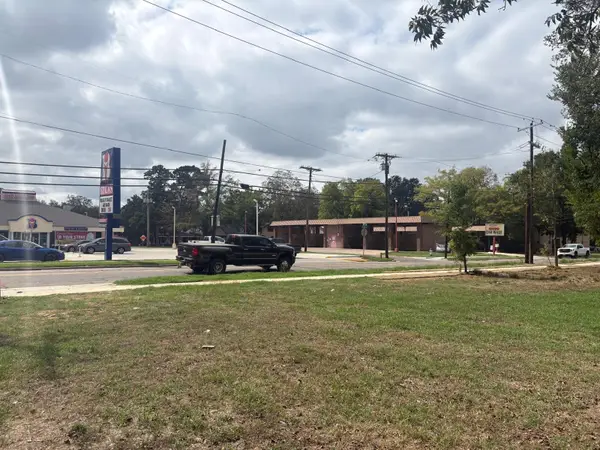 2024 Bonham Street, Paris, TX 75460