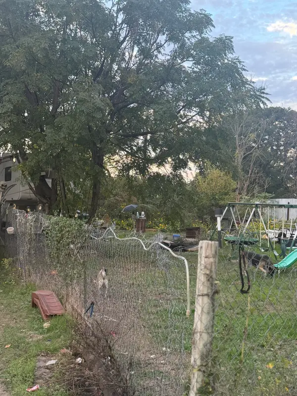 1119 Scotland Avenue, Azle, TX 76020