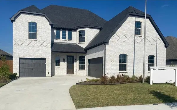 621 Majestic Oak Lane, Waxahachie, TX 75165