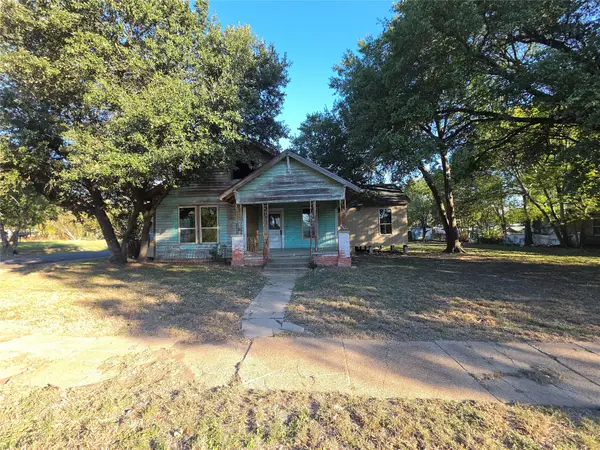 401 E Hopkins Street, Mexia, TX 76667