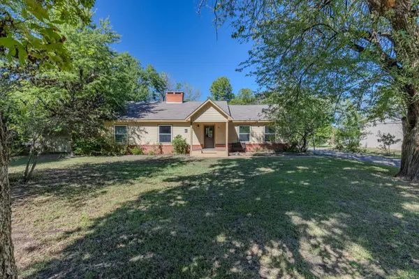955 Jefferson Street E, Sulphur Springs, TX 75482