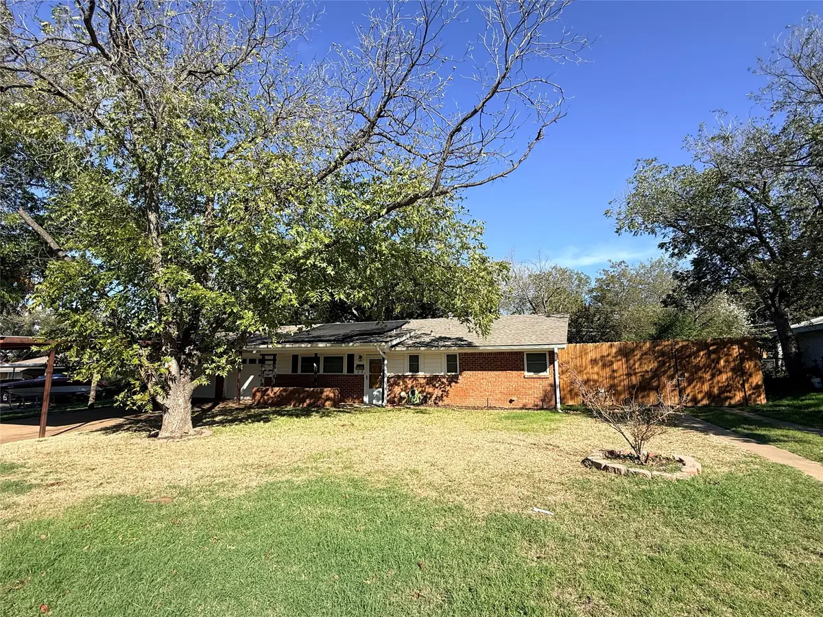 1405 Thompson Drive, Graham, TX 76450 - #1
