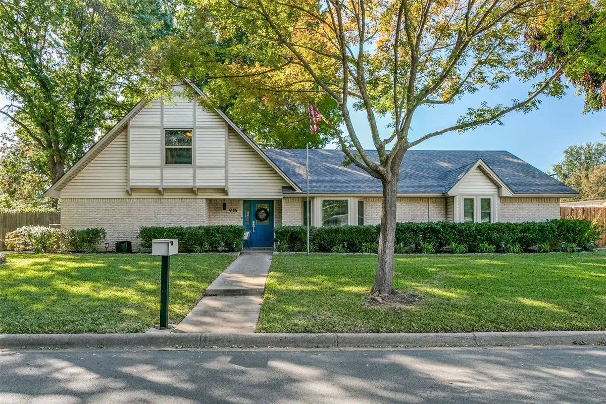 916 Willow Way, Benbrook, TX 76126 - #1