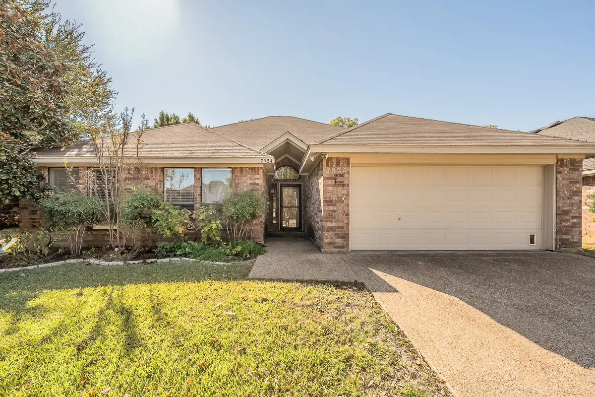 7924 Fox Chase Drive, Arlington, TX 76001 - #1