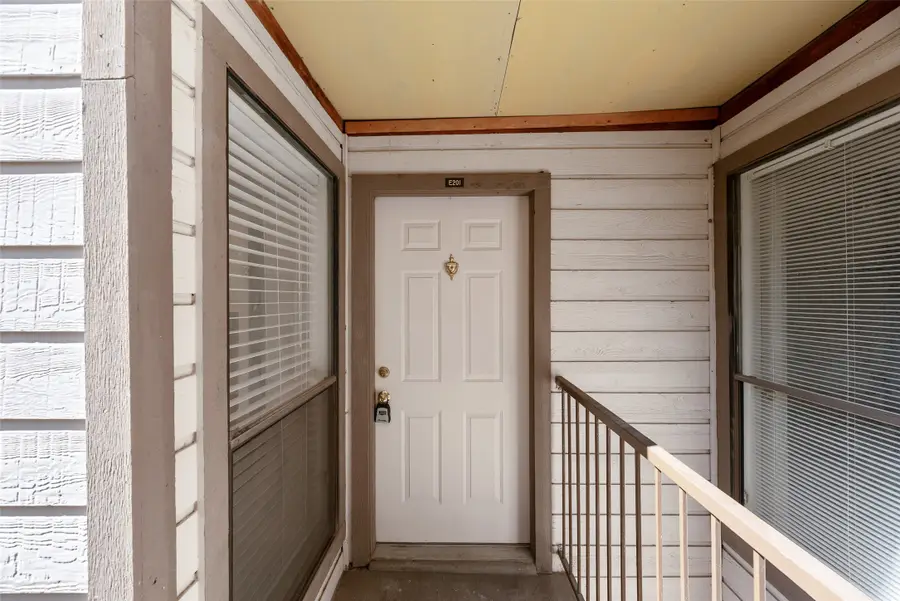 3121 Sondra Drive #201, Fort Worth, TX 76107 - #2