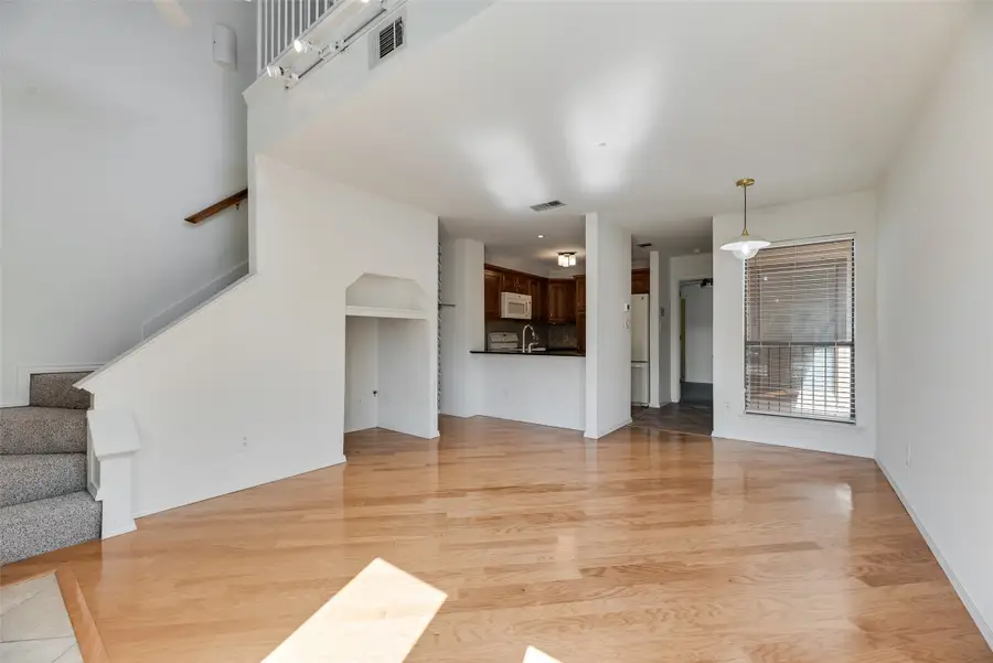 3121 Sondra Drive #201, Fort Worth, TX 76107 - #3