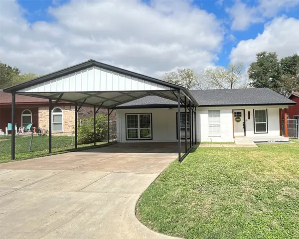 8128 Richard St, White Settlement, TX 76108