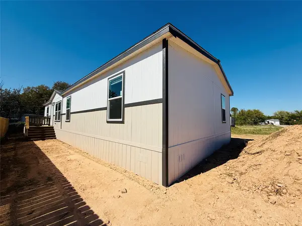 5902 Arrowhead Drive, Granbury, TX 76048