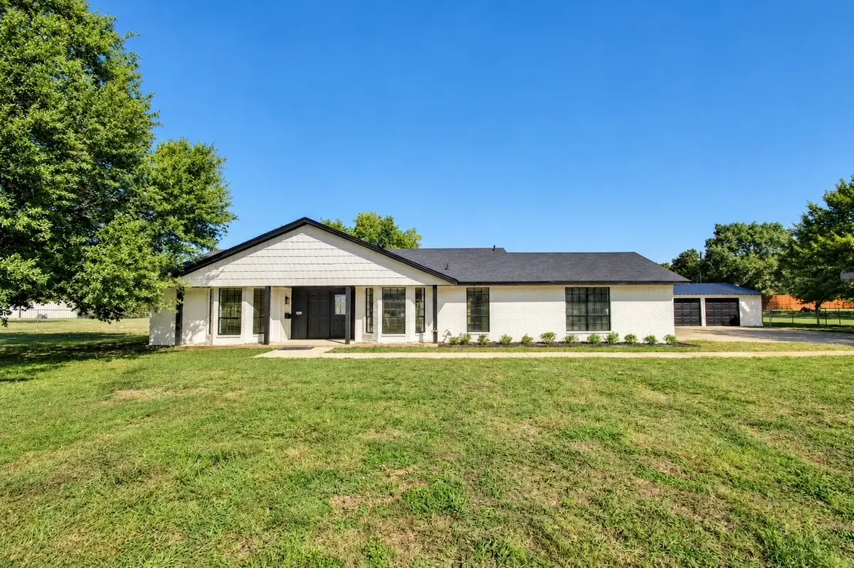 107 Locust Drive, Oak Leaf, TX 75154 - #1