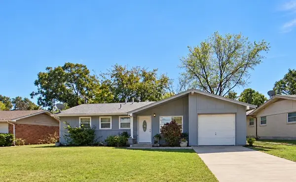 8829 Easley Street, White Settlement, TX 76108