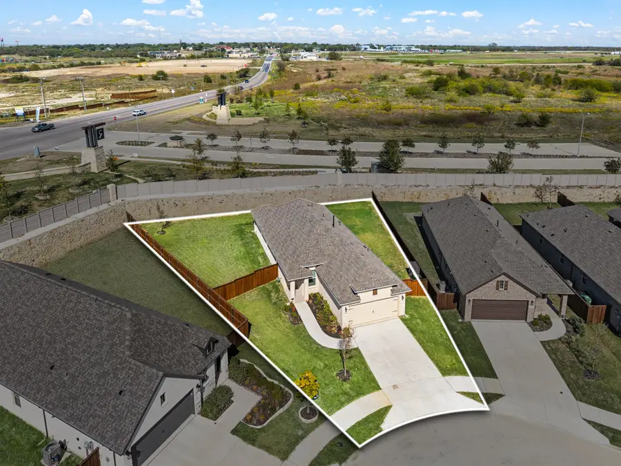 208 Palo Duro Bend, Rhome, TX 76078 - #2