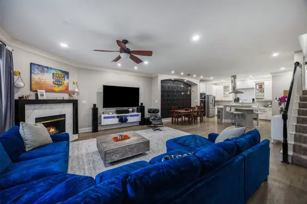 2707 Gaston Avenue, Dallas, TX 75226