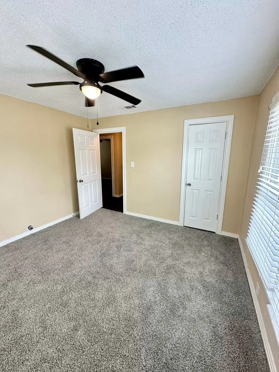 207 Park Street E, Sulphur Springs, TX 75482 - #2