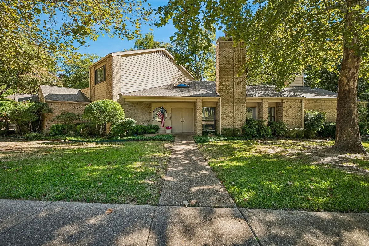 2926 N Saint Andrews Drive, Richardson, TX 75082 - #1
