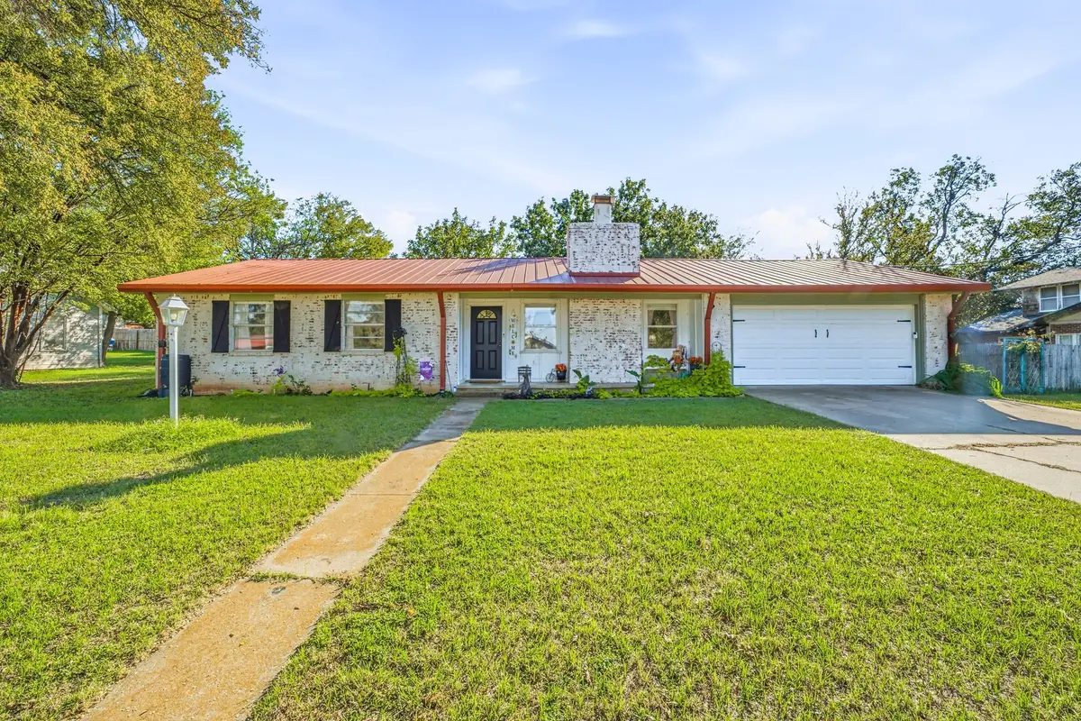 632 E Ross Avenue, De Leon, TX 76444 - #1