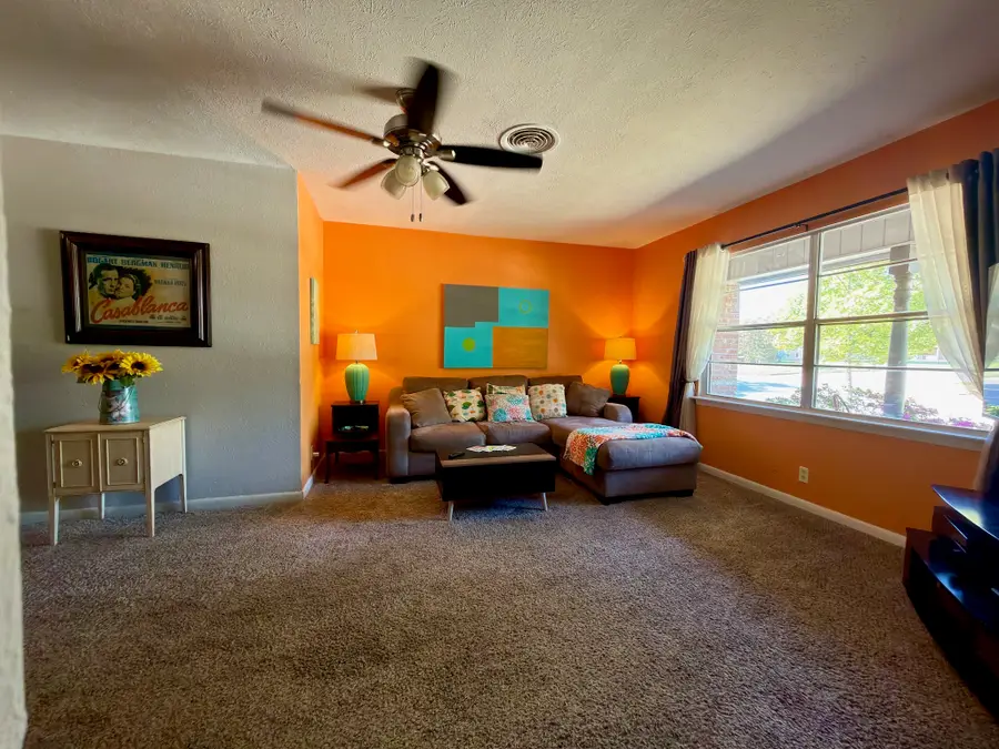 633 Oakwood Avenue, Hurst, TX 76053 - #2