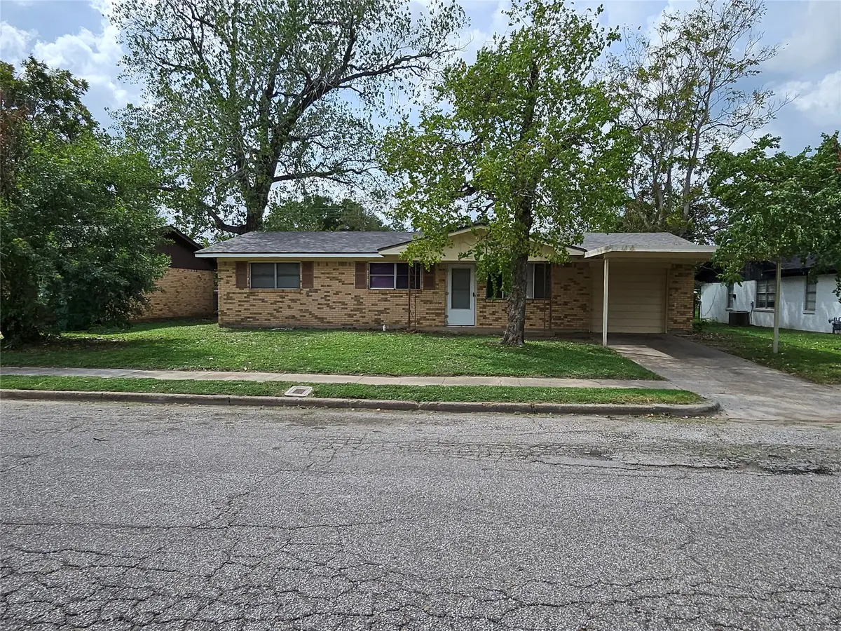 302 S Joyce Street, Lacy Lakeview, TX 76705 - #1