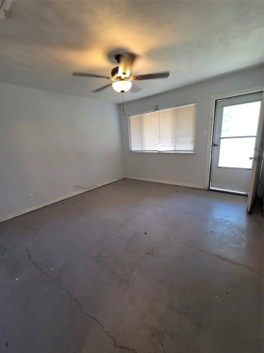 302 S Joyce Street, Lacy Lakeview, TX 76705 - #2