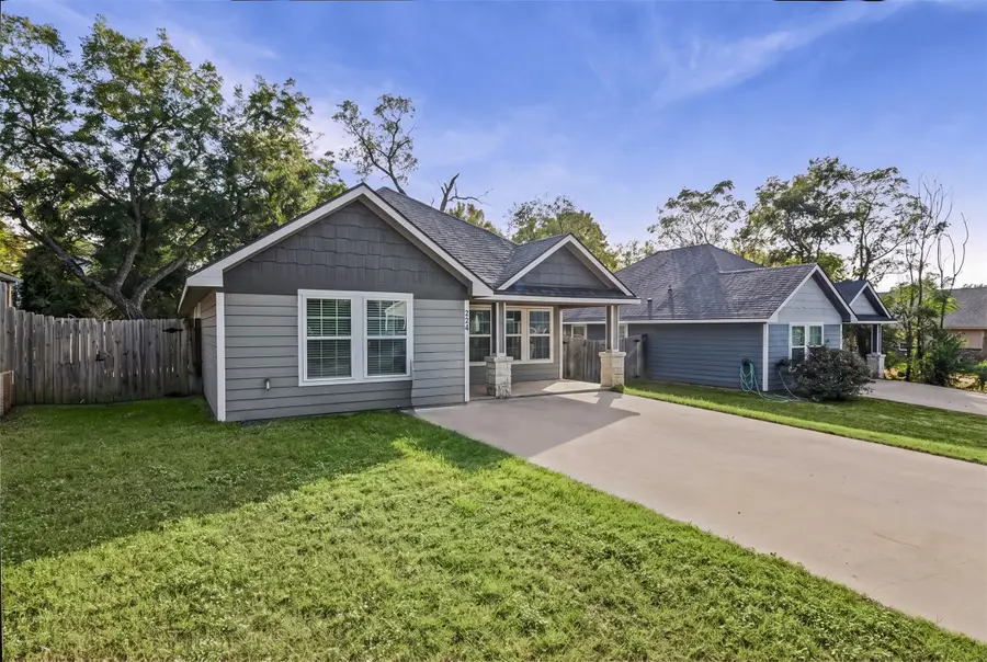324 E Munson Street, Denison, TX 75021 - #2
