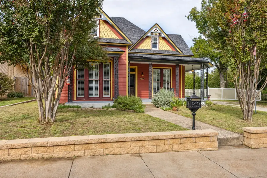 418 W Water Street, Weatherford, TX 76086 - #2