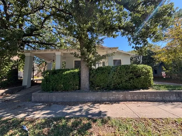 1300 N Oak Avenue, Mineral Wells, TX 76067 - #1