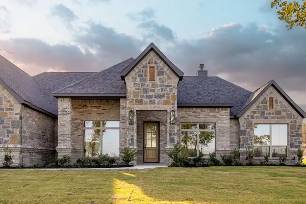 121 Prairie Winds Drive, Poolville, TX 76487