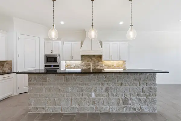 1473 Highland Park Circle, Granbury, TX 76048