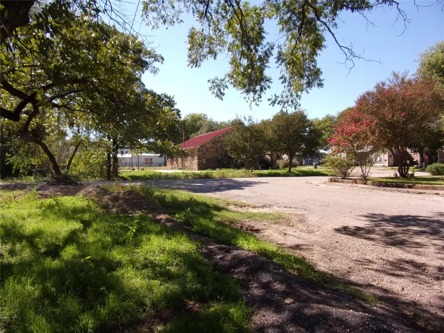 606 W Brown Street, San Saba, TX 76877 - #3