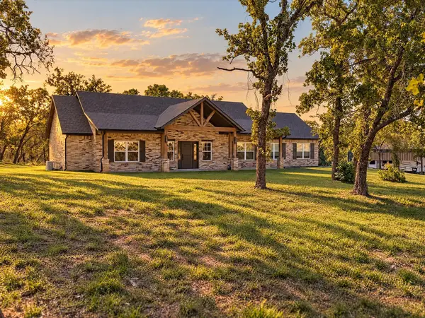 245 Creek Crossing Street, Alvord, TX 76225