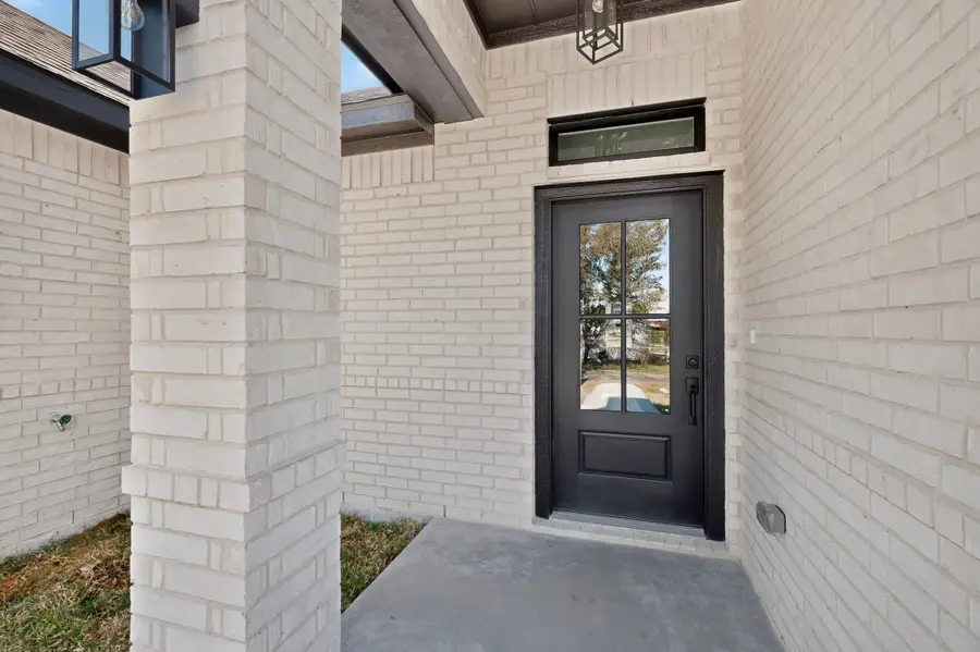 1309 N Breckenridge Street, Ennis, TX 75119 - #2